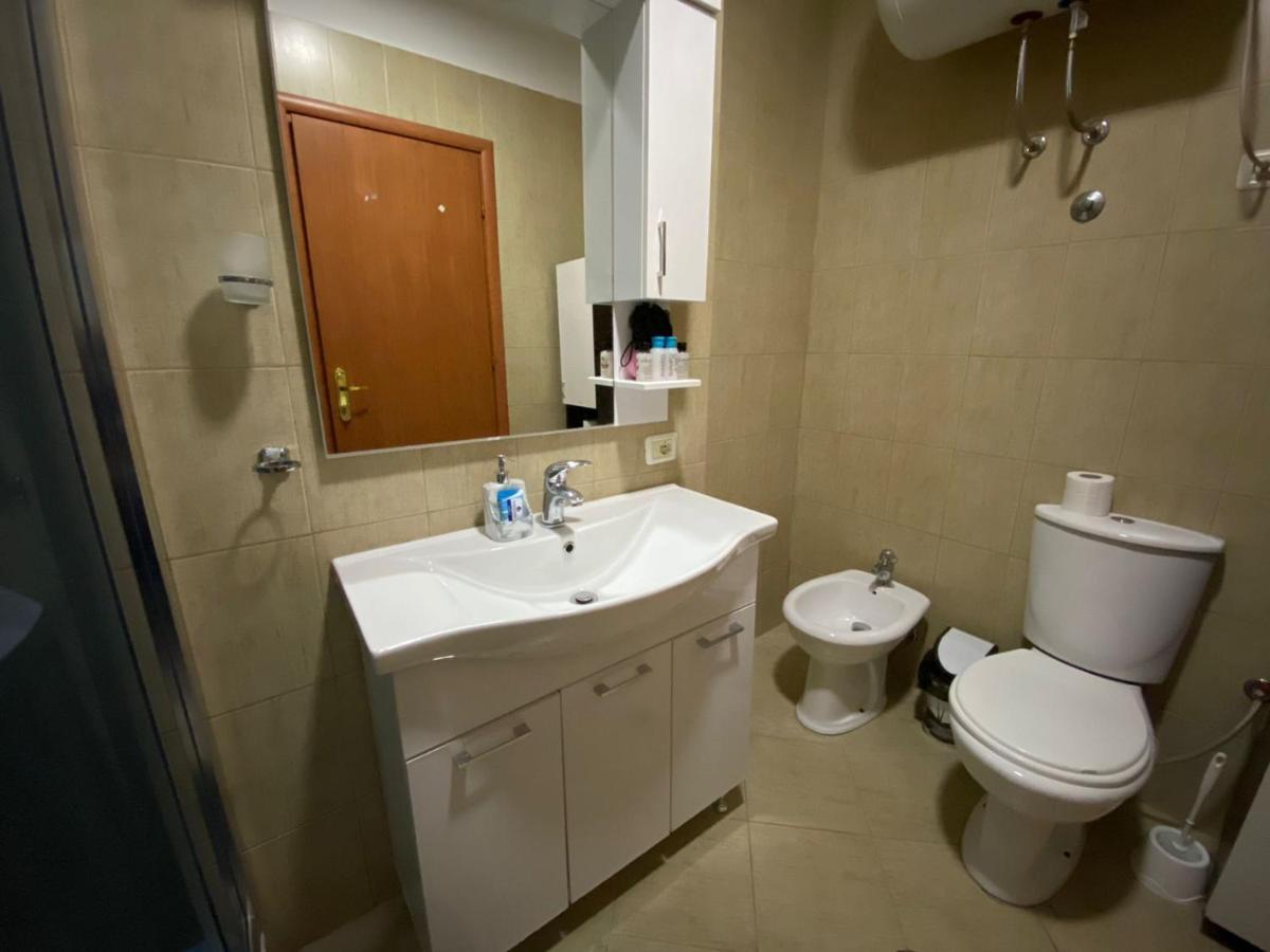 Chlo Apartment 2 Tirana Exteriör bild